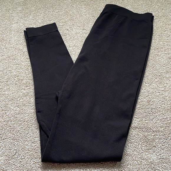 Ingrid & Isabel Black Maternity Leggings - Picture 3 of 4